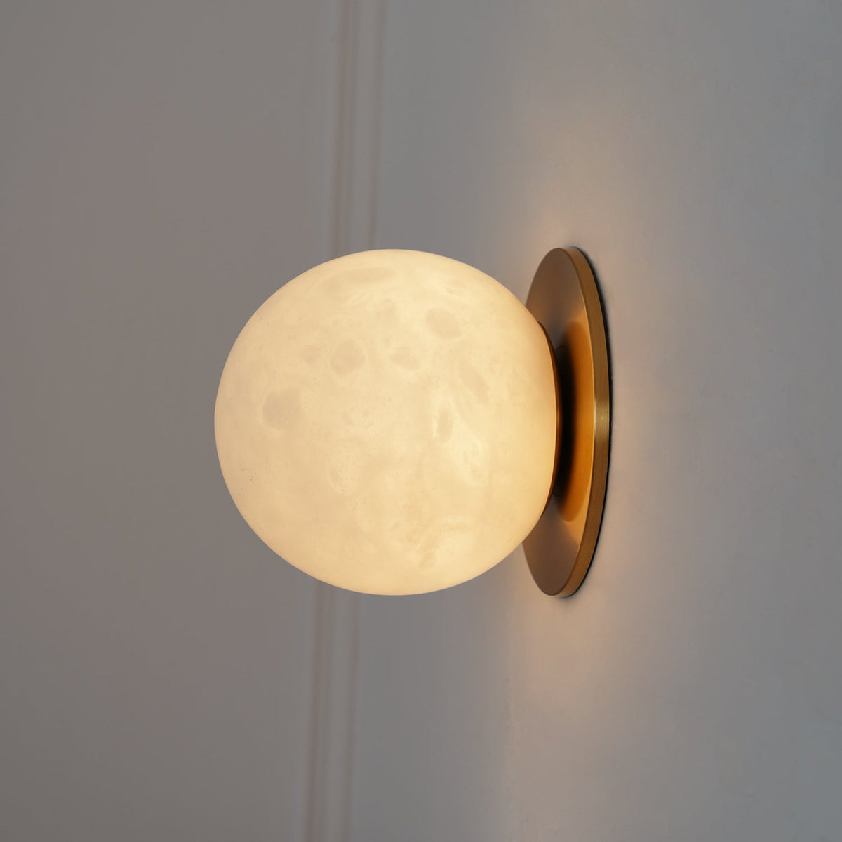Lynq alabastru Mini Orb aplică de perete
