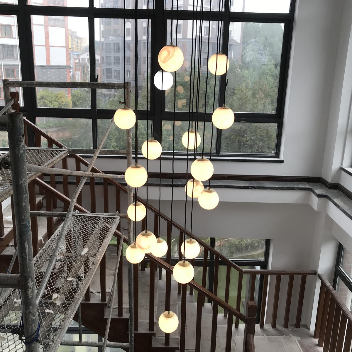 Gloruvye candelabru modern Cluster Sferic din alabastru