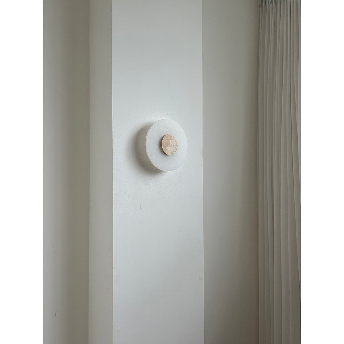 Rauduvyi aplică de perete modernă, minimalistă din alabastru