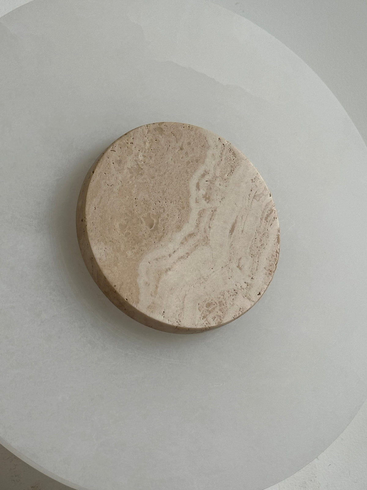 Rauduvyi aplică de perete modernă, minimalistă din alabastru