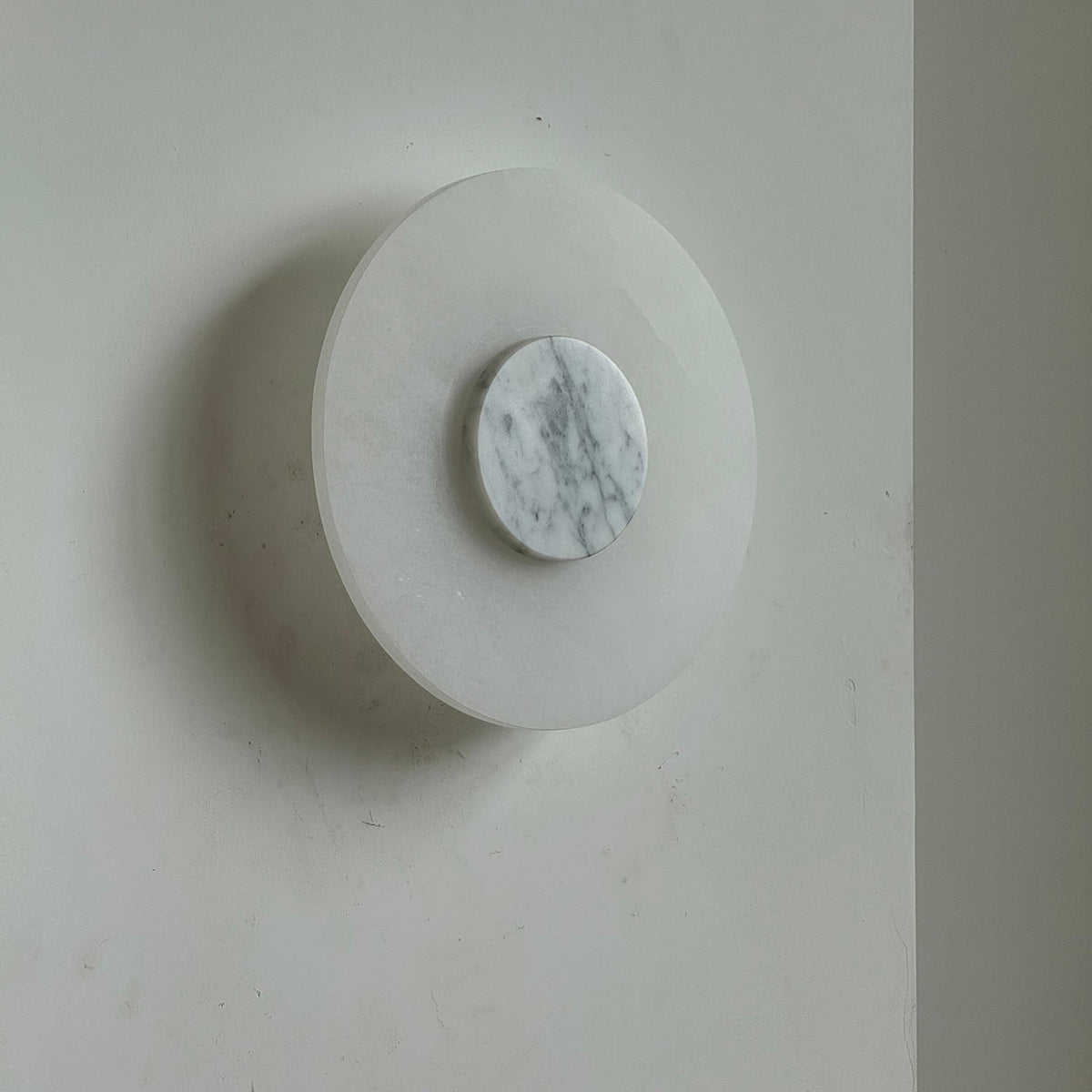 Rauduvyi aplică de perete modernă, minimalistă din alabastru