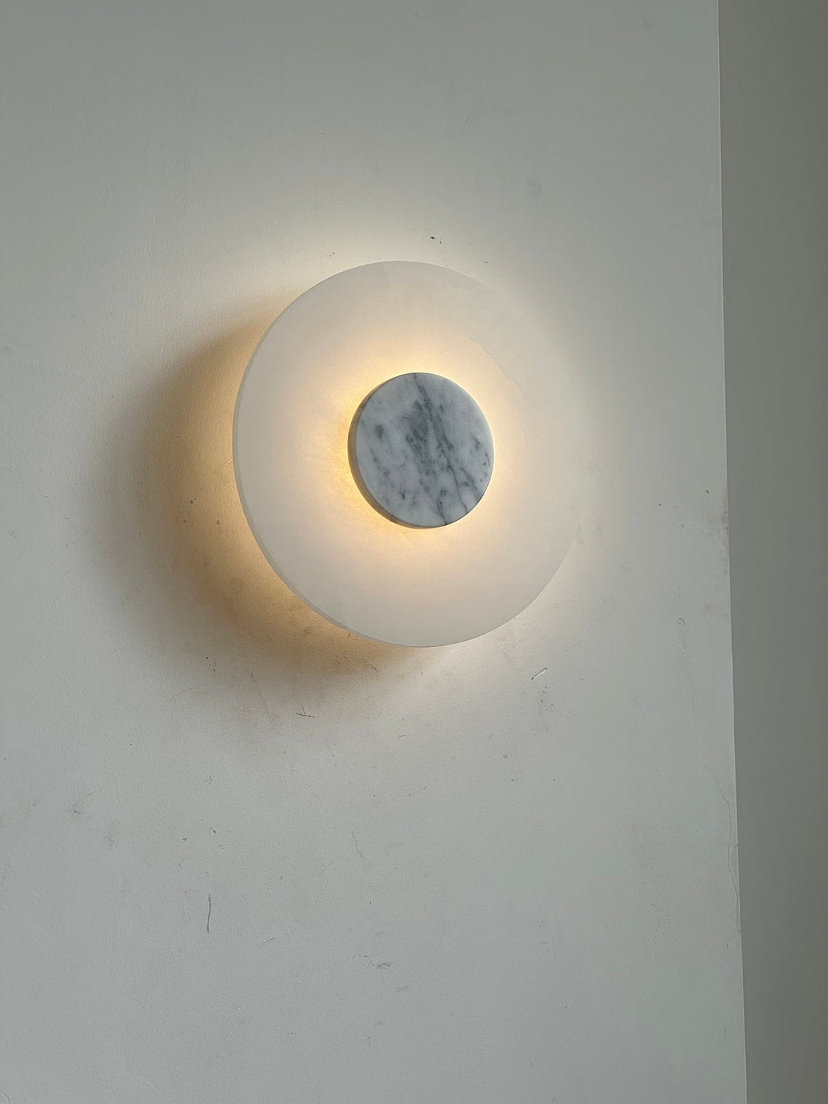 Rauduvyi aplică de perete modernă, minimalistă din alabastru