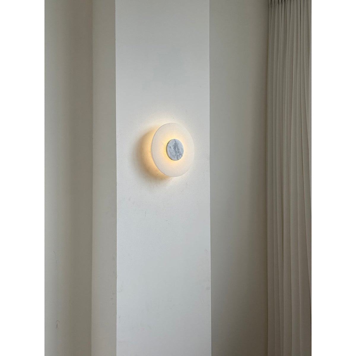 Rauduvyi aplică de perete modernă, minimalistă din alabastru