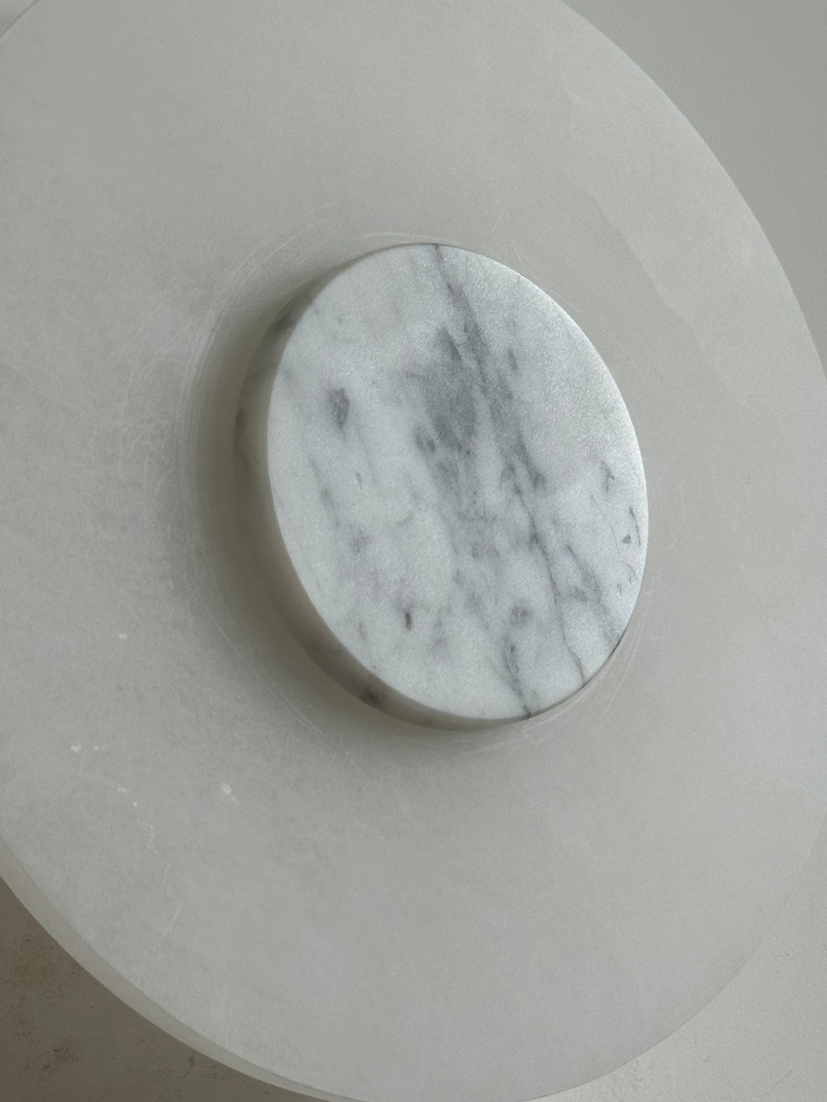 Rauduvyi aplică de perete modernă, minimalistă din alabastru