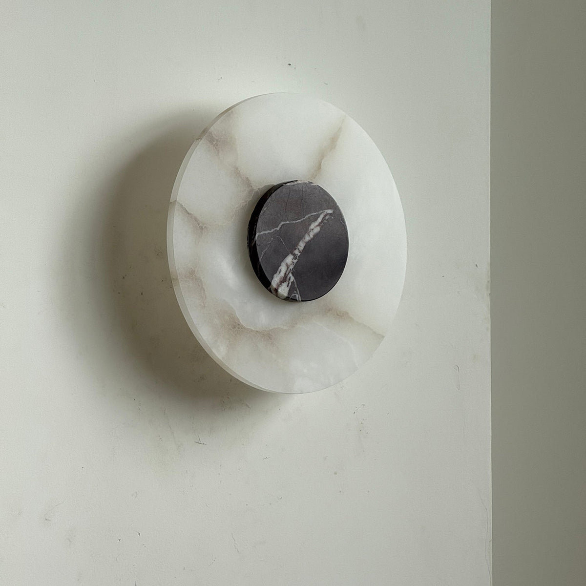 Rauduvyi aplică de perete modernă, minimalistă din alabastru