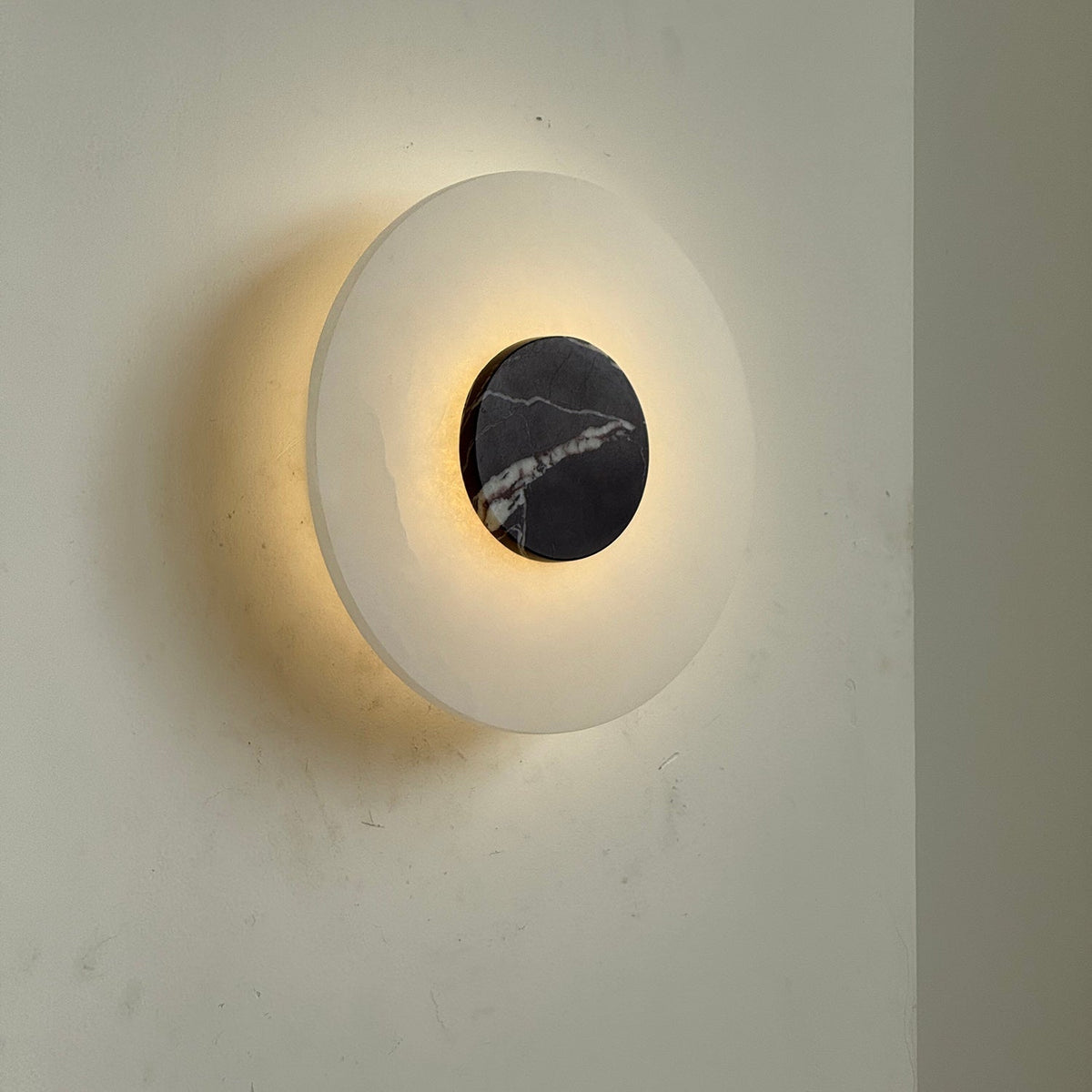 Rauduvyi aplică de perete modernă, minimalistă din alabastru