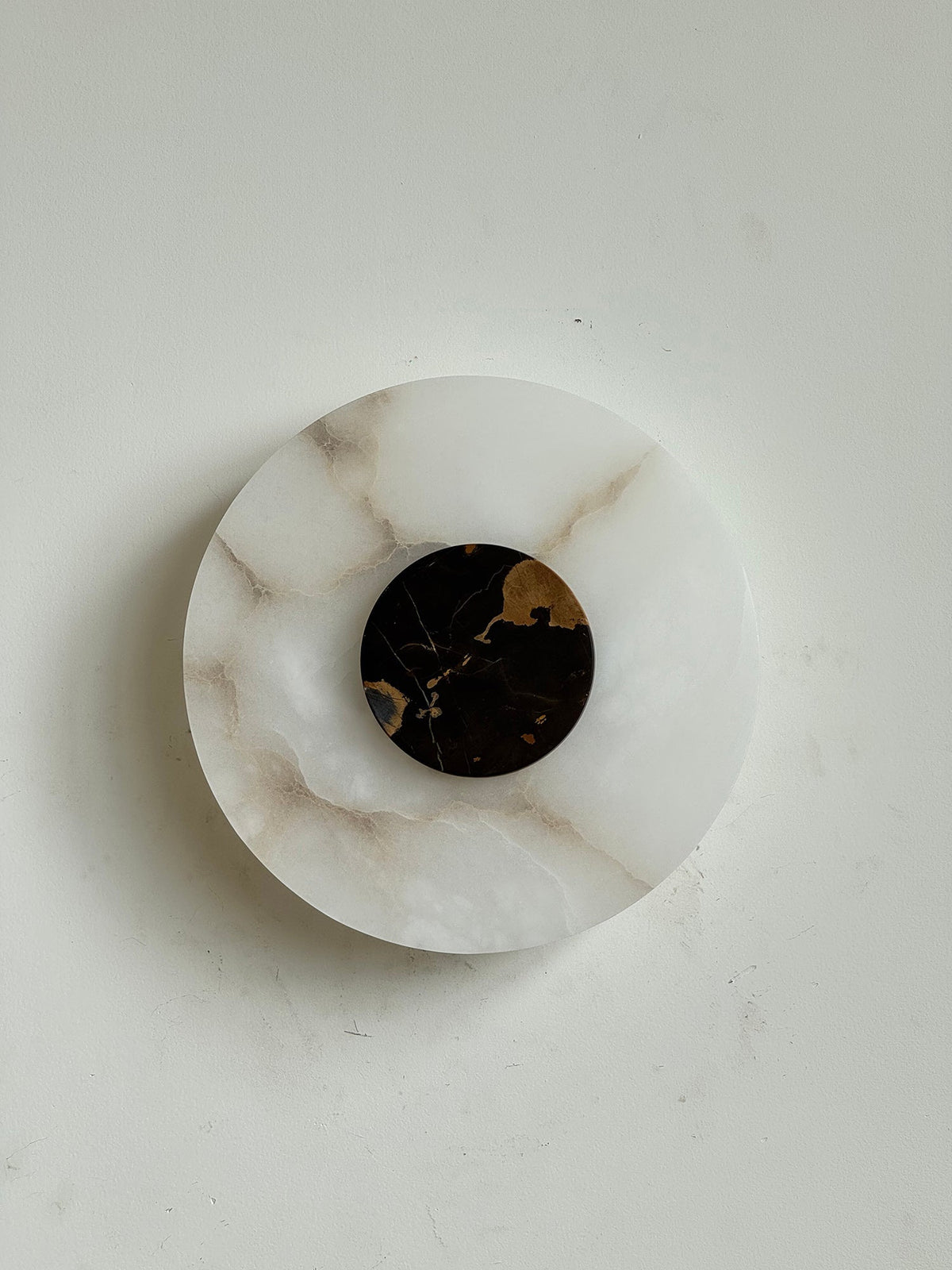 Rauduvyi aplică de perete modernă, minimalistă din alabastru