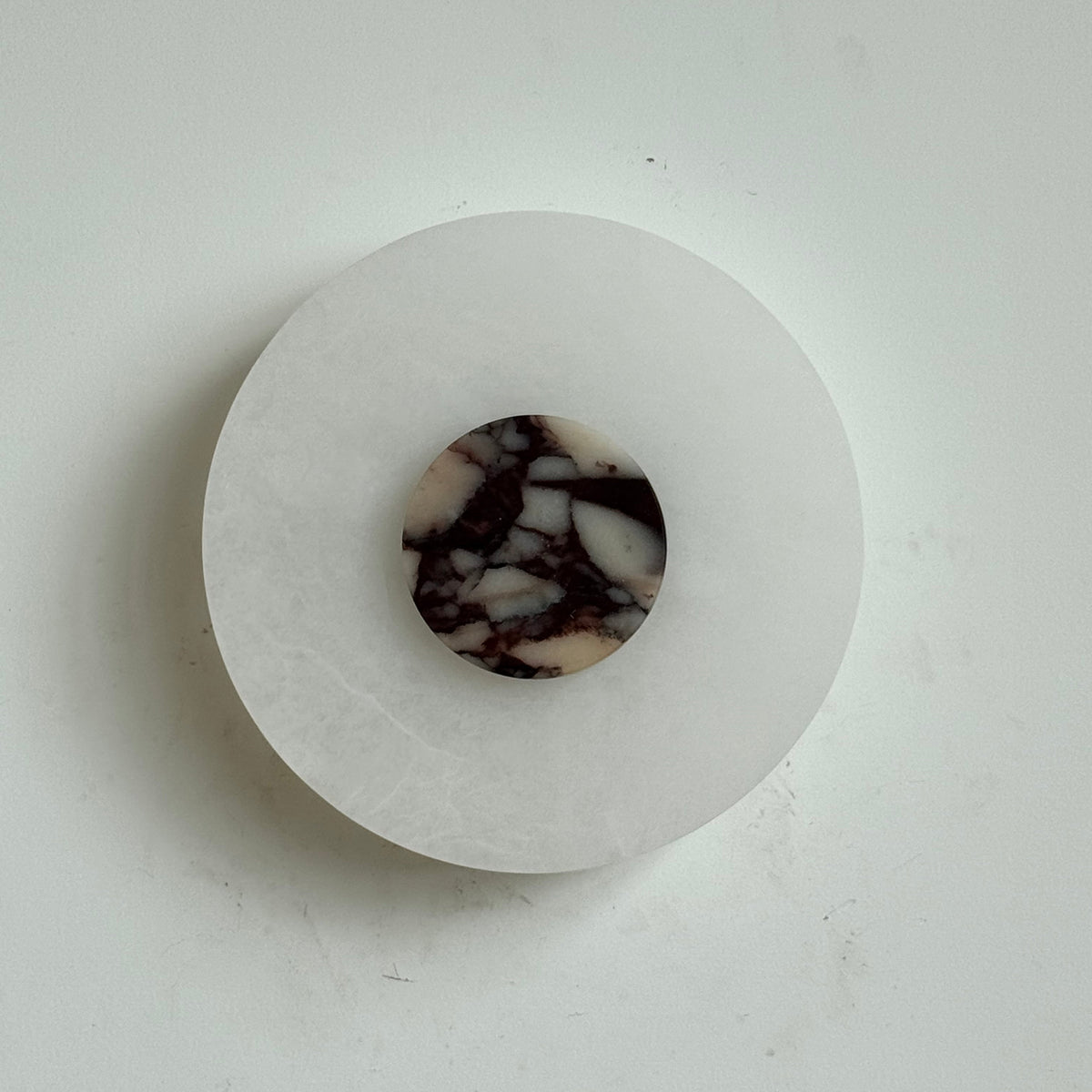 Rauduvyi aplică de perete modernă, minimalistă din alabastru
