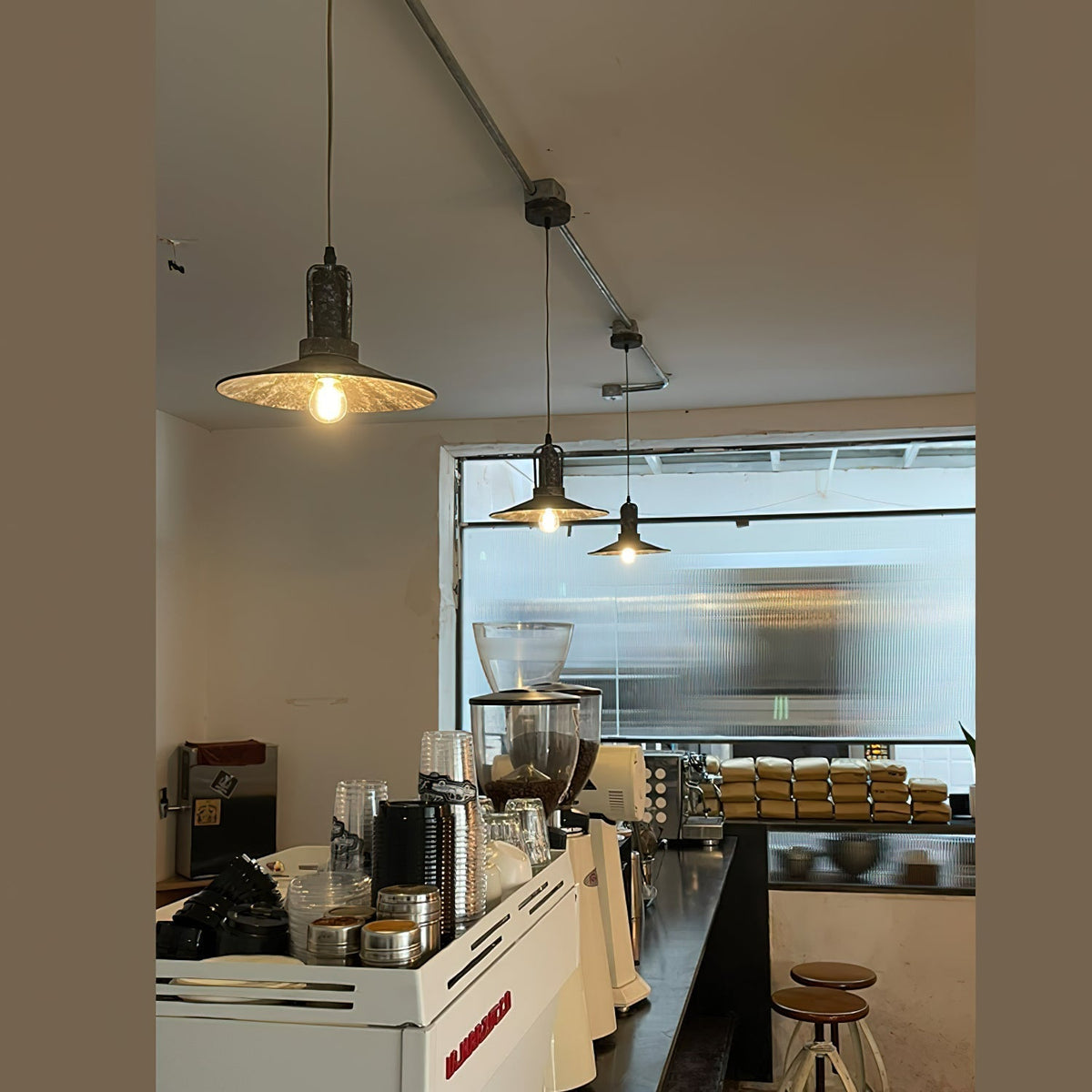 Yrvuvyi lampă suspendată din metal, modernă, minimalistă, industrială
