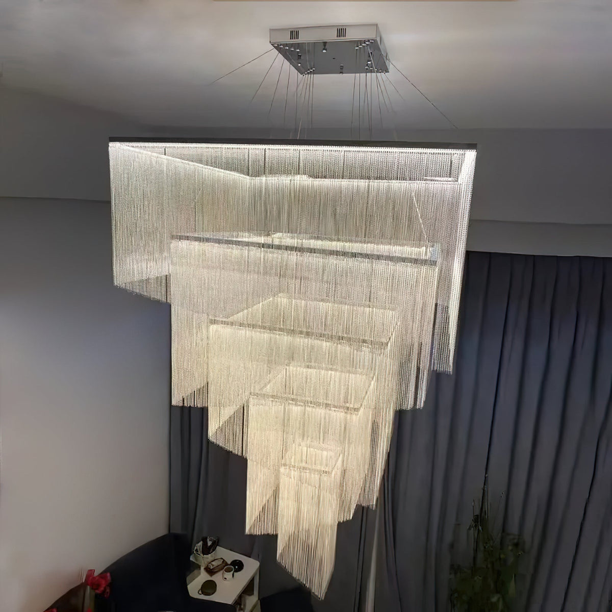 Caeluvyn candelabru  postmodern cu lanț și frângi metalice
