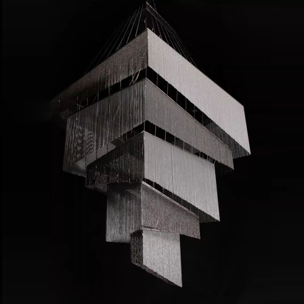 Caeluvyn candelabru  postmodern cu lanț și frângi metalice