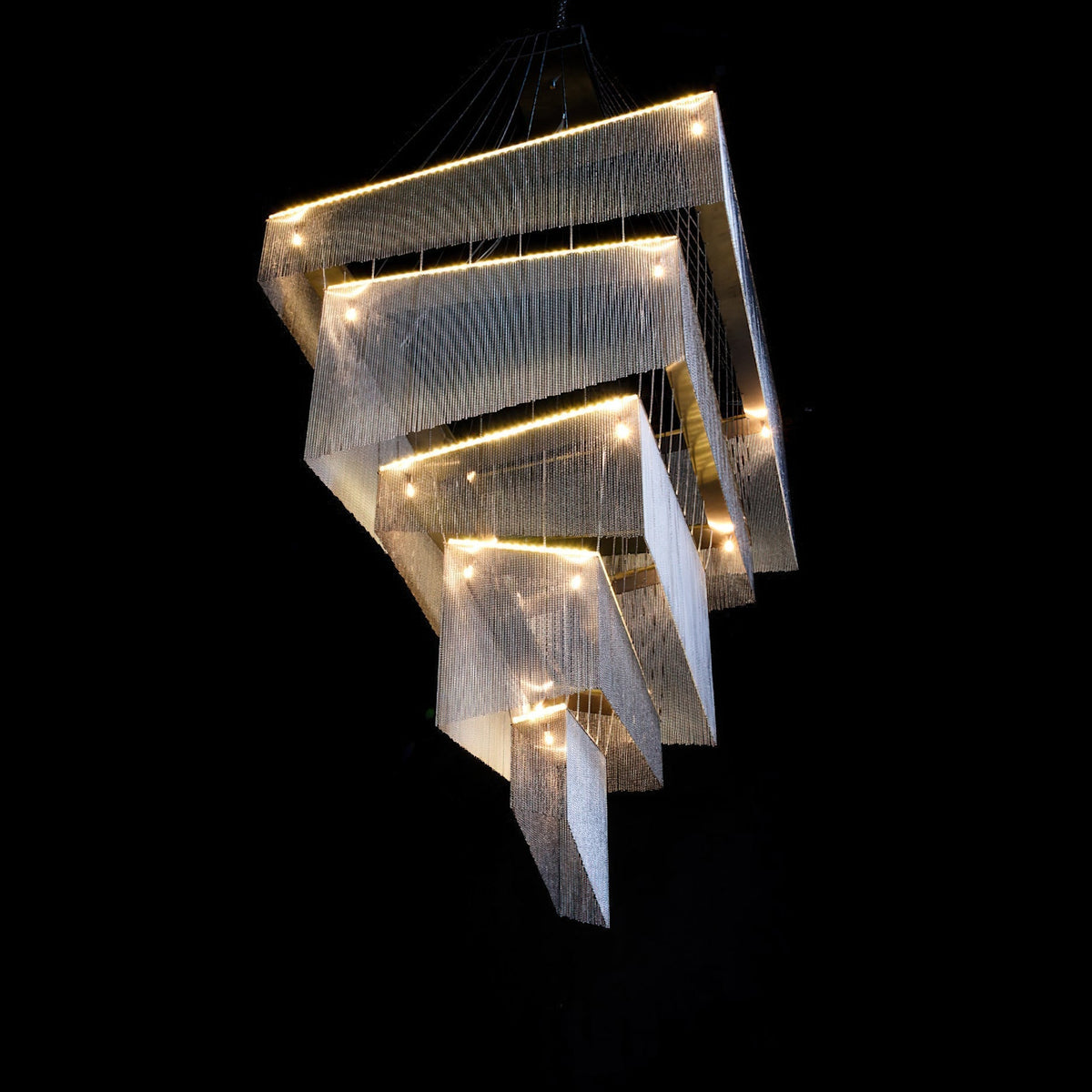 Caeluvyn candelabru  postmodern cu lanț și frângi metalice