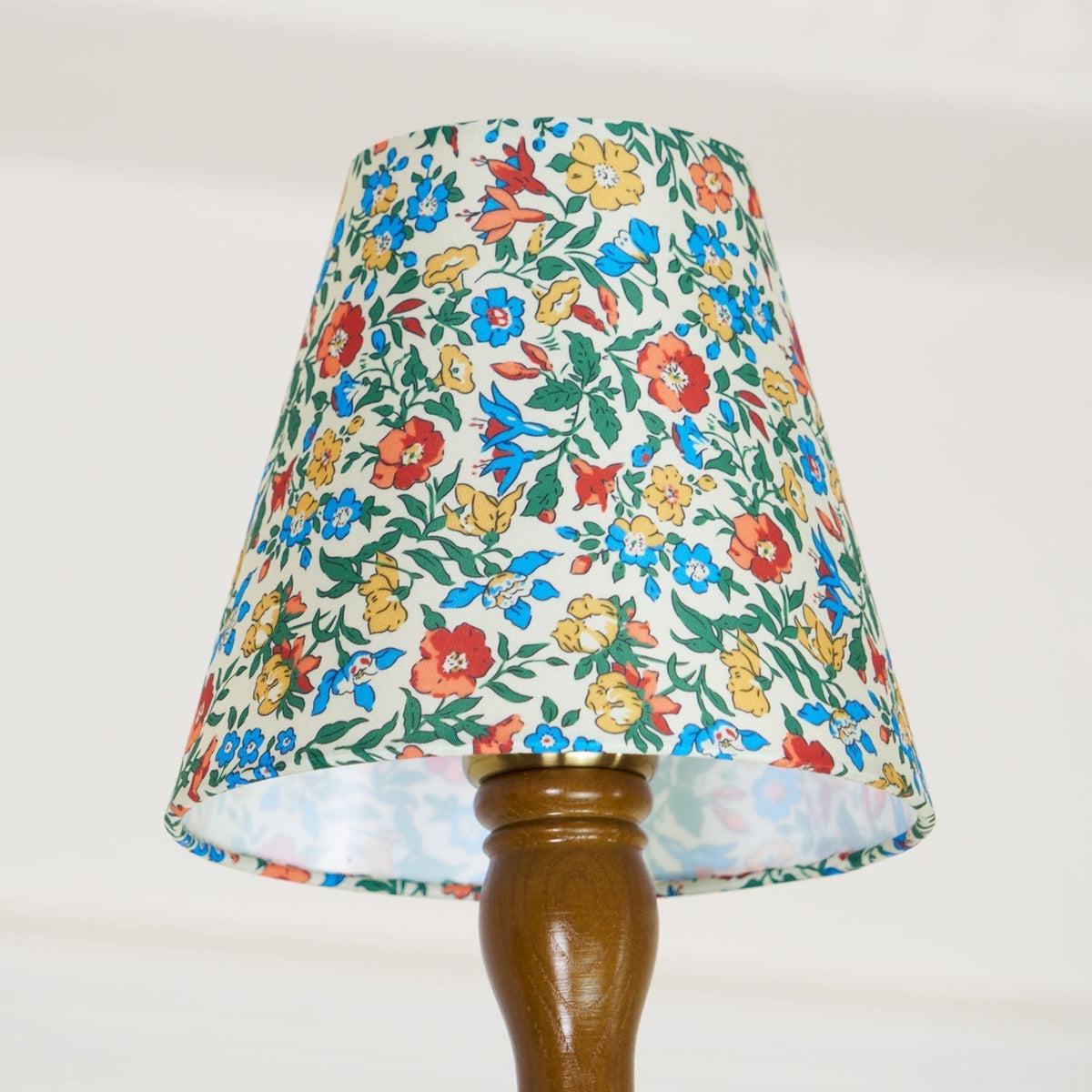 Cassian candelabru din material textil, cu flori