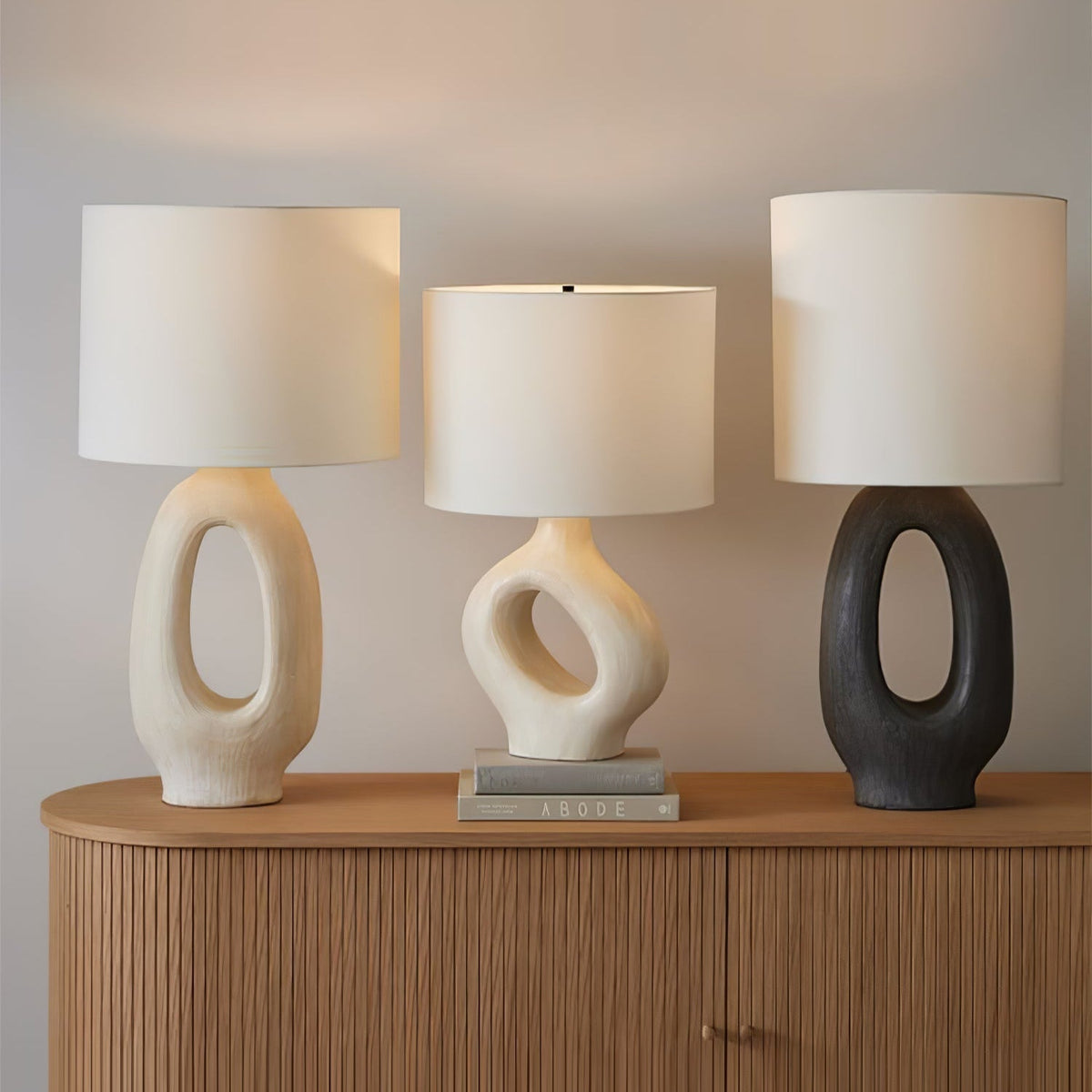 Lumestic lampă de masă din rășină și material textil, sculpturală