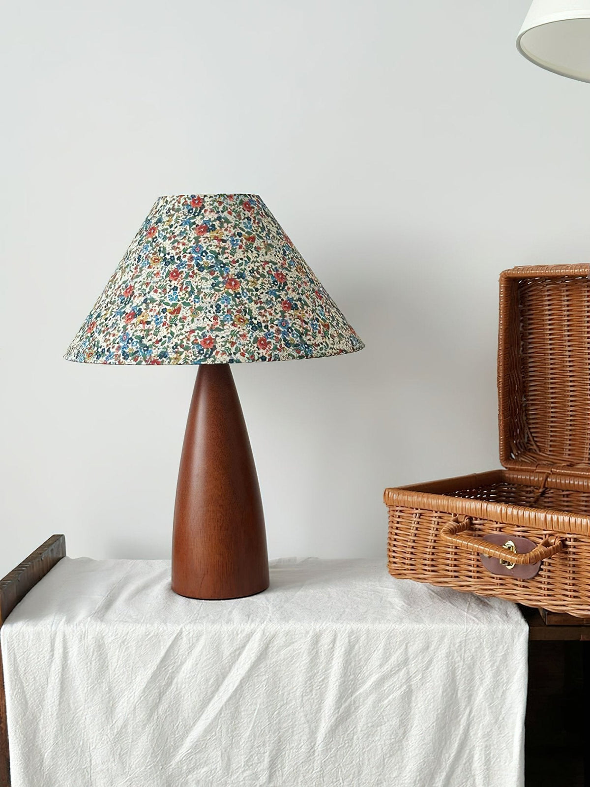Ber lampă de masă vintage din lemn