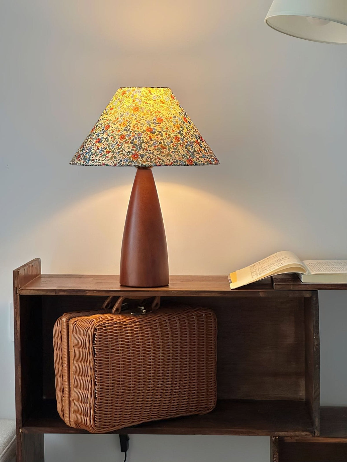 Ber lampă de masă vintage din lemn