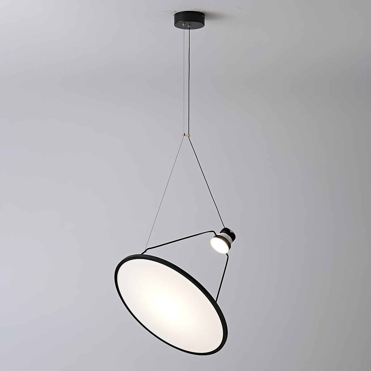 Brio lampă suspendată minimalistă din Oțel
