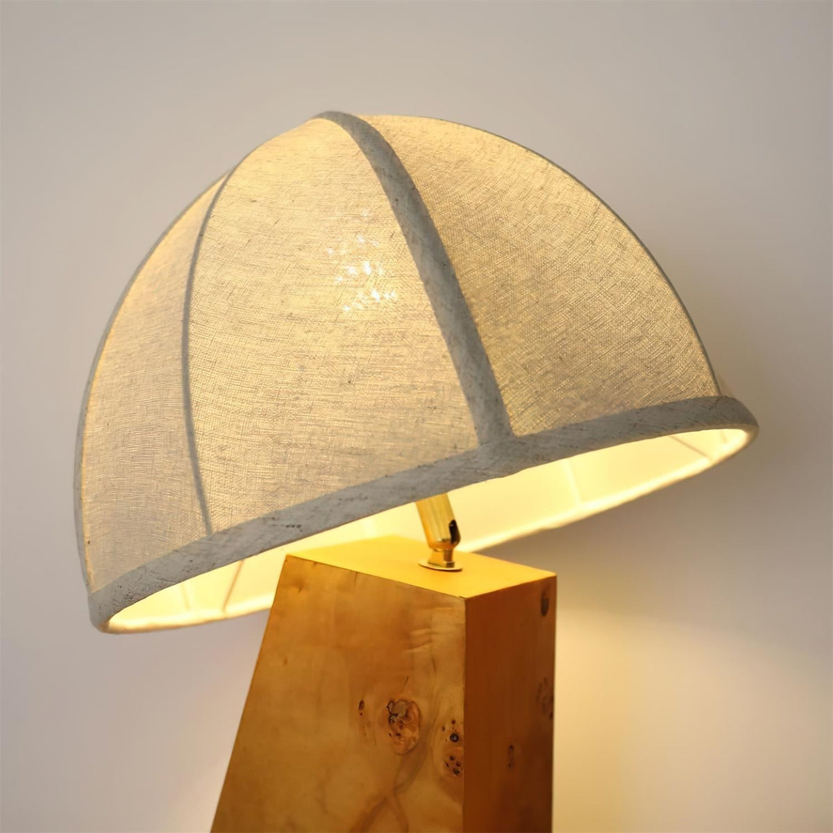 Terialina lampă de masă