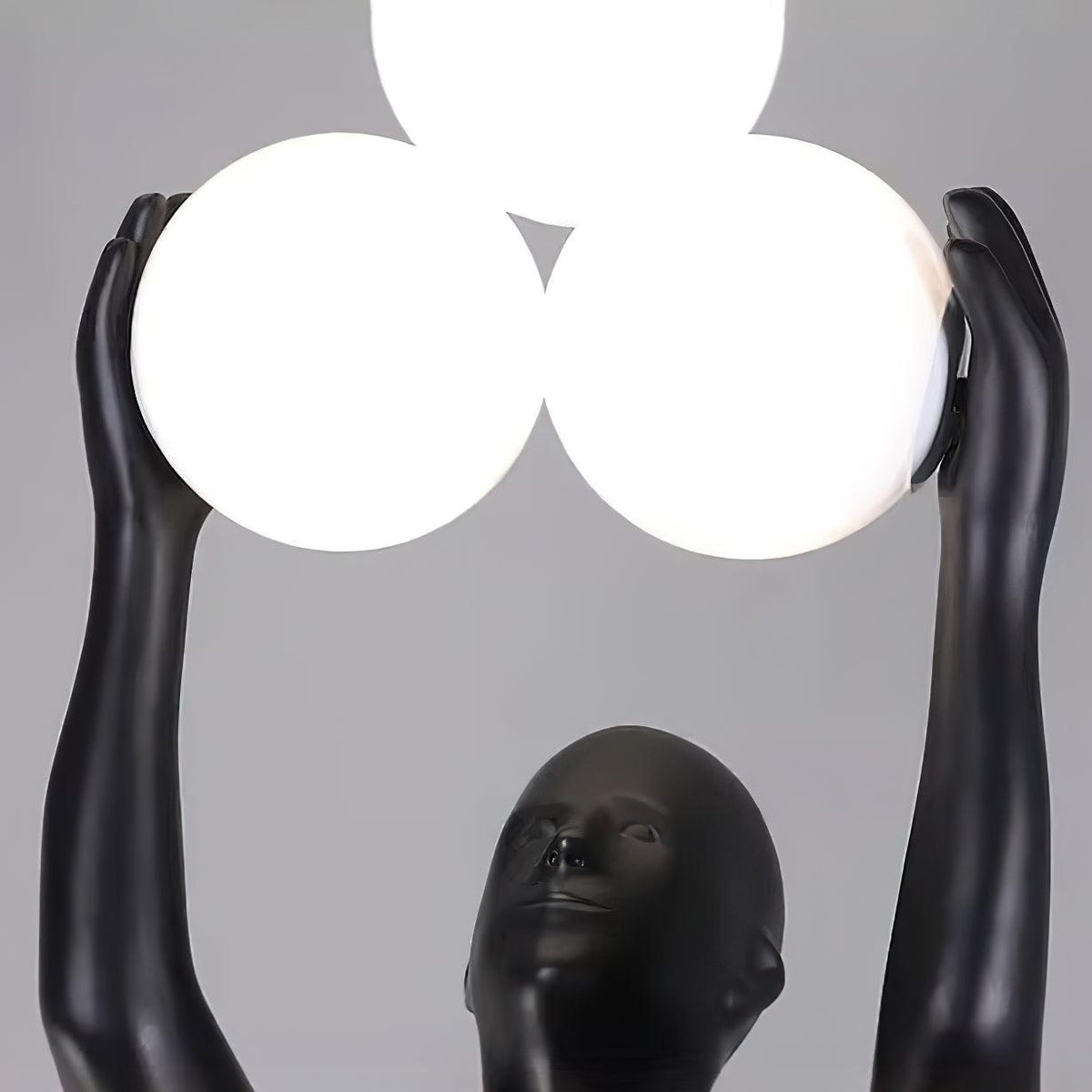 Avenoiella Statue lampadar