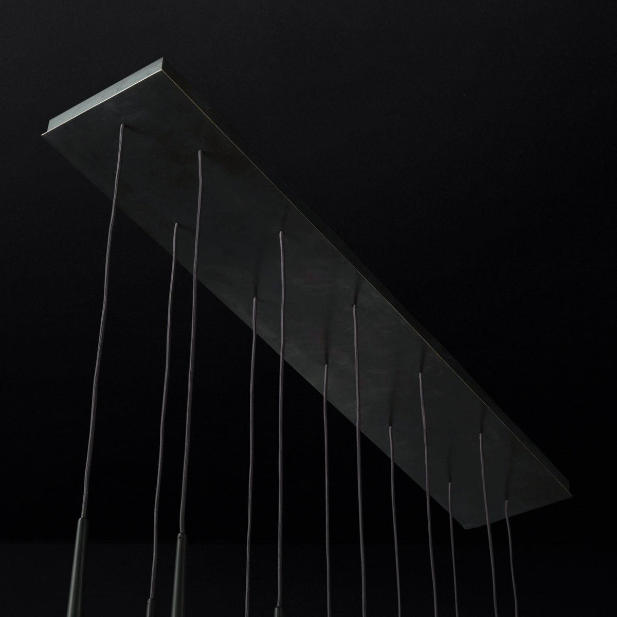 Candelabru cu abajure din cristal și corp din alamă lucioasă minimalist