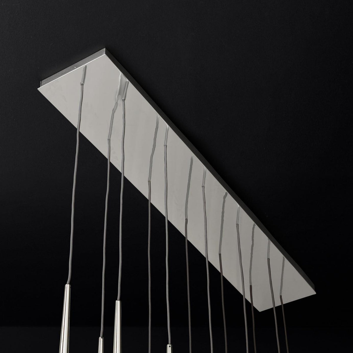 Candelabru cu abajure din cristal și corp din alamă lucioasă minimalist
