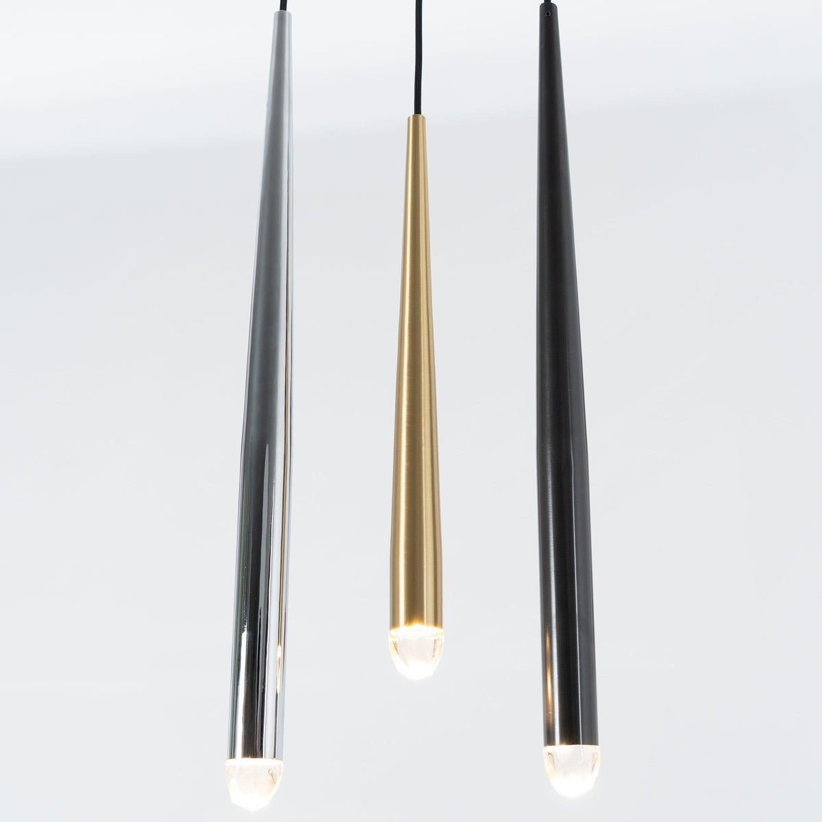 Candelabru cu abajure din cristal și corp din alamă lucioasă minimalist