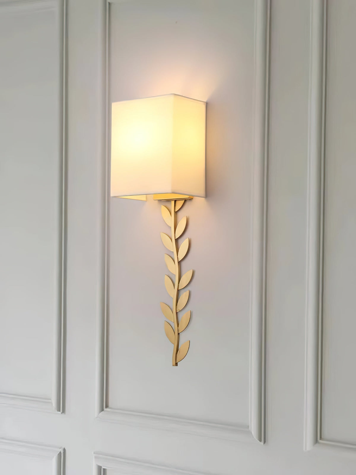 Plotuvyo aplică de perete modernă minimalistă din alamă cu finisaj textil