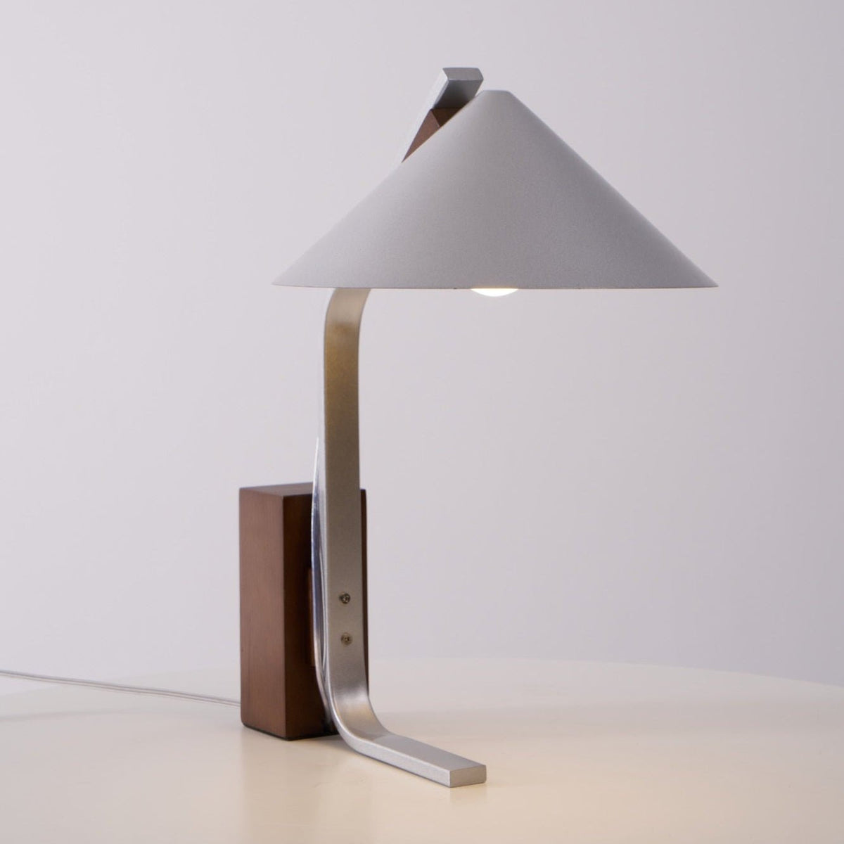Ireld lampă de masă modernă