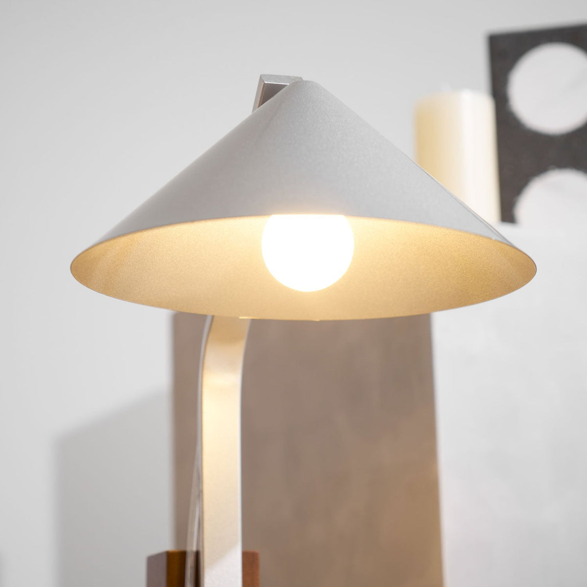 Ireld lampă de masă modernă