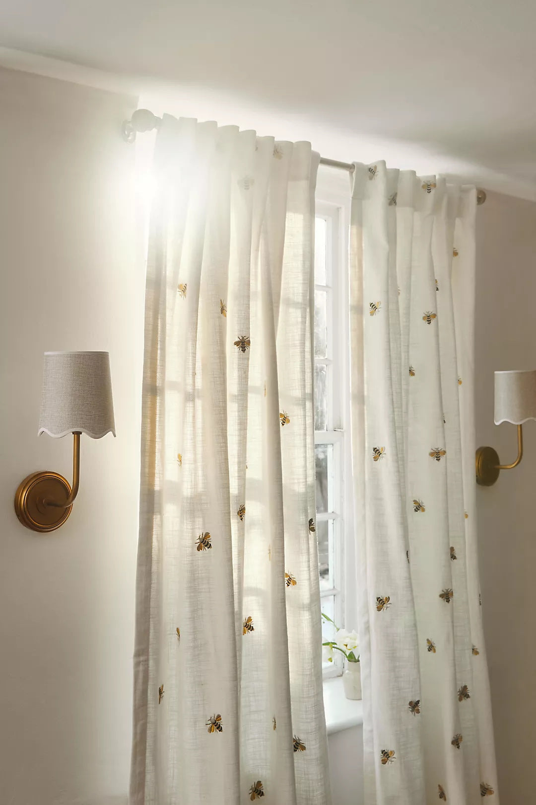 Sifuvyo aplică de perete modernă, minimalistă din metal cu abajur textil