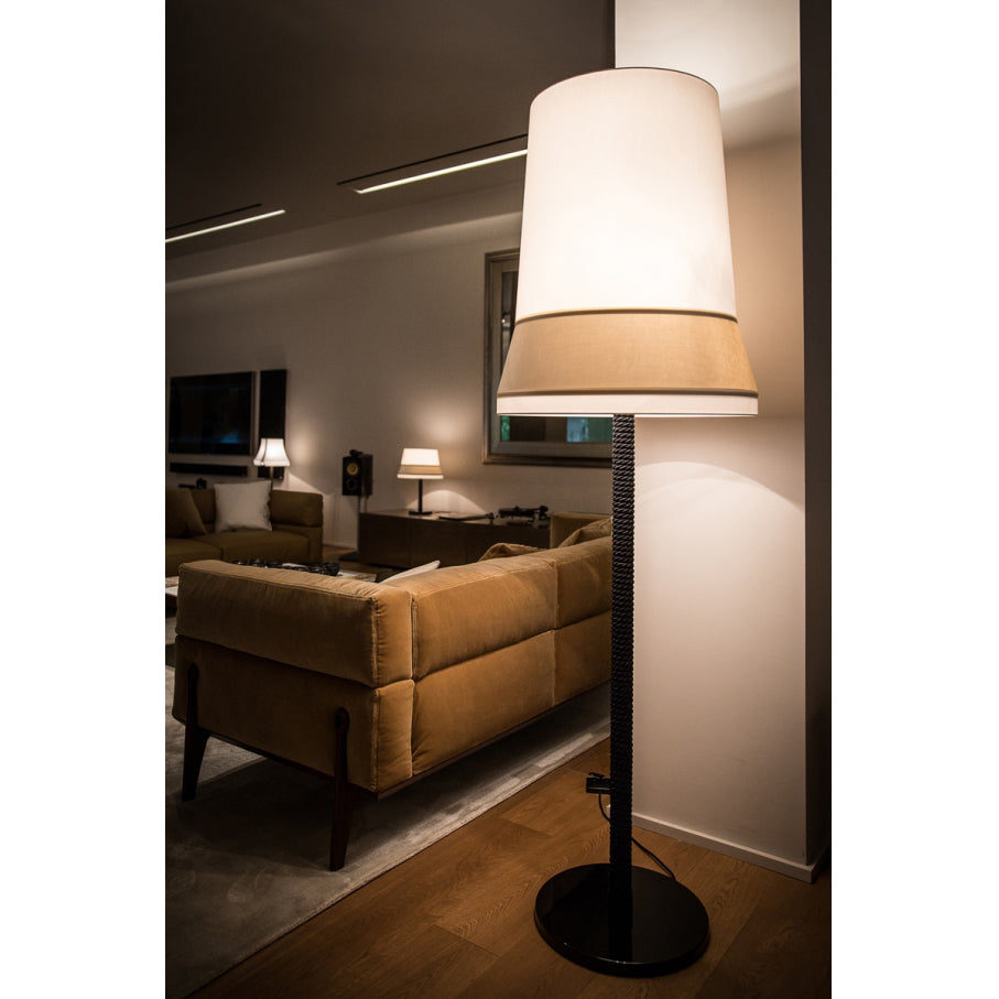 Clarak Contardi lampadar