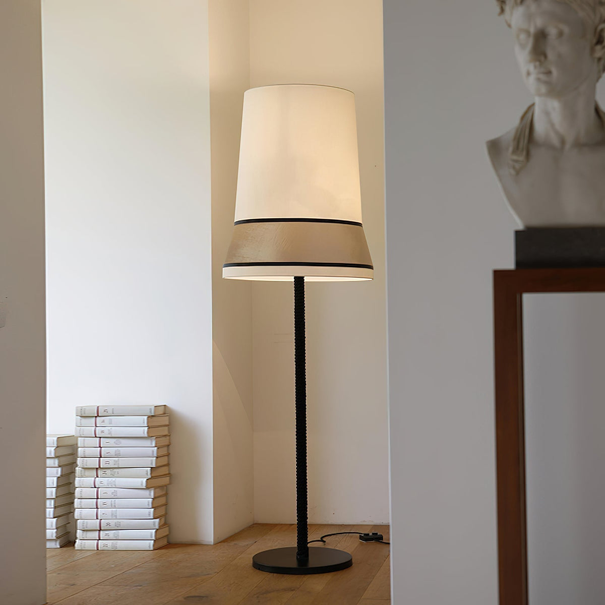 Clarak Contardi lampadar