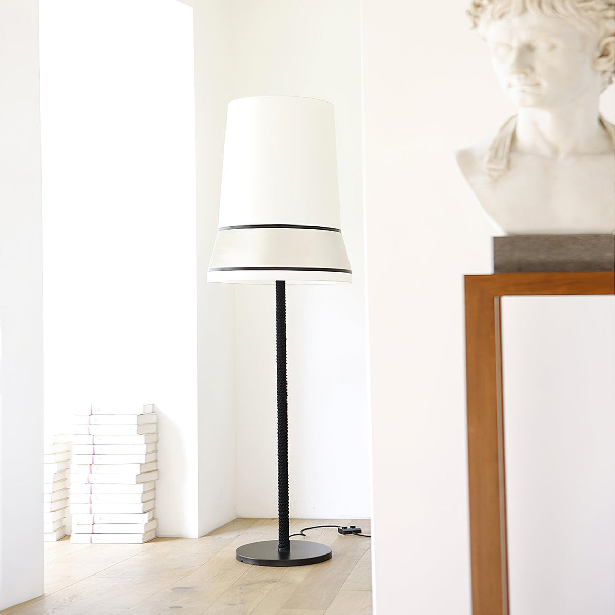 Clarak Contardi lampadar
