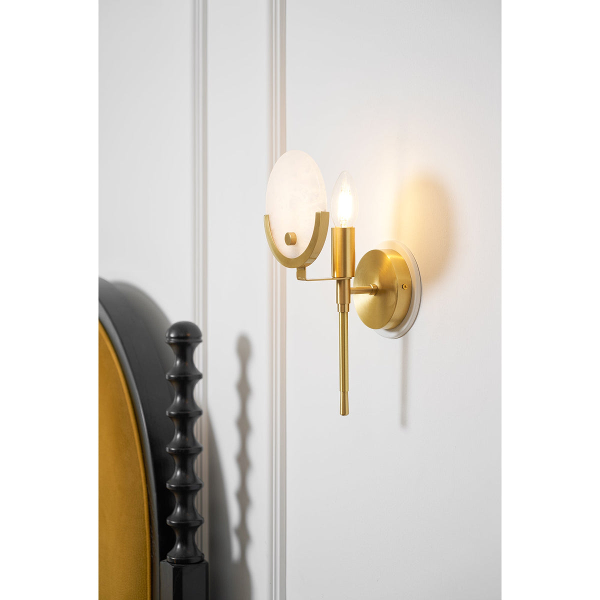 Ljomuvyo aplică de perete modernă minimalistă din alamă cu abajur alabastru