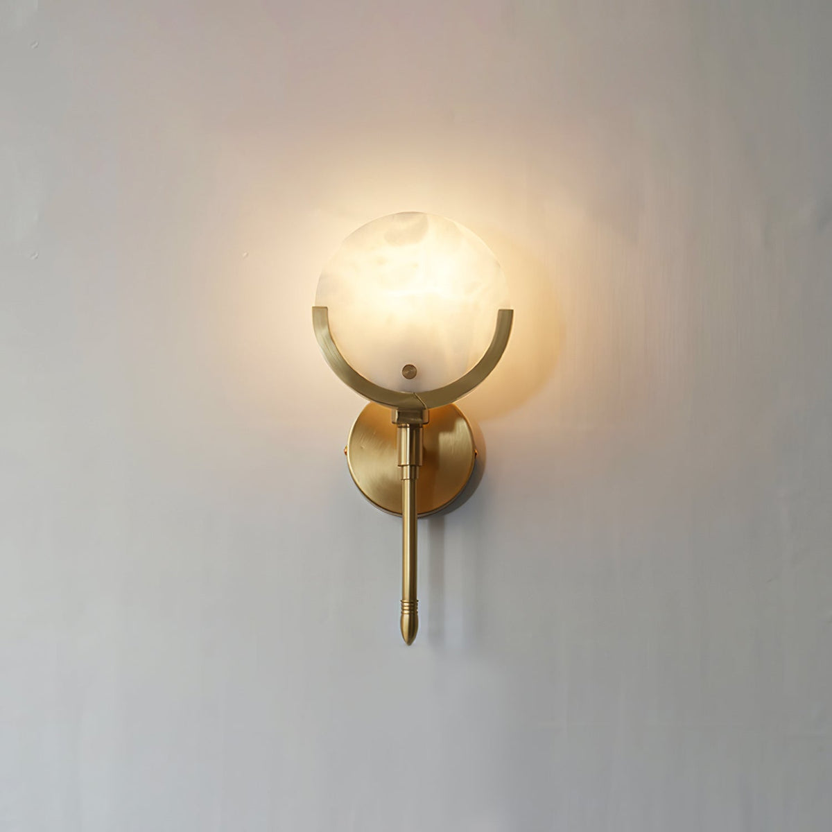 Ljomuvyo aplică de perete modernă minimalistă din alamă cu abajur alabastru