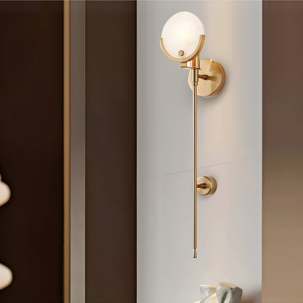 Ljomuvyo aplică de perete modernă minimalistă din alamă cu abajur alabastru