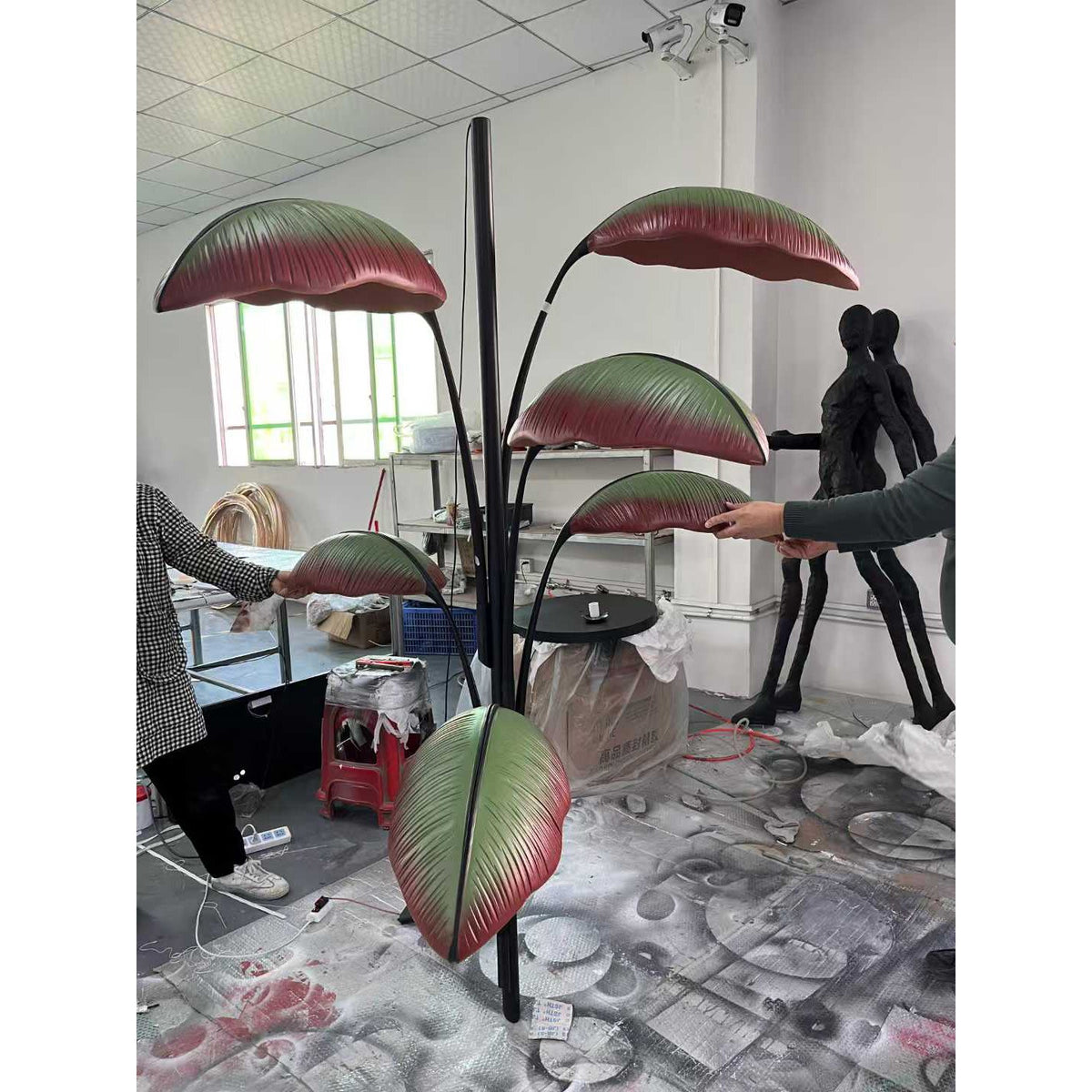 Rauduvyu candelabru negru din metal, modern, minimalist, cu frunze