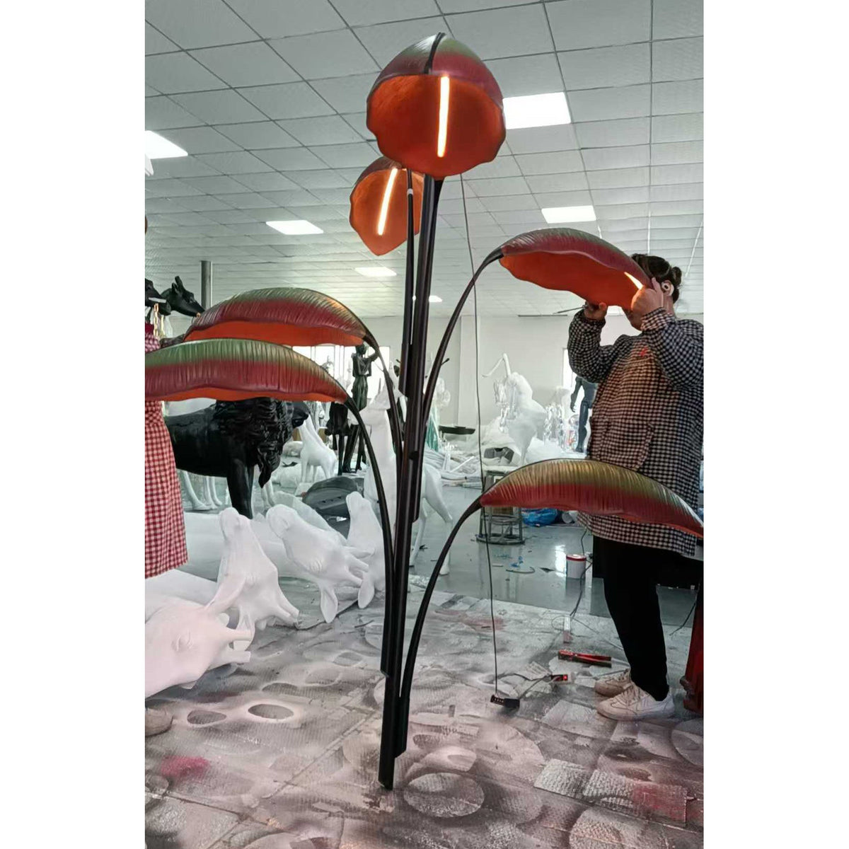 Rauduvyu candelabru negru din metal, modern, minimalist, cu frunze