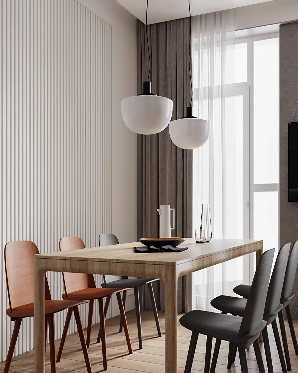 Lampă suspendată din sticlă cu abajur sferic și montaj metalic în stil minimalist pentru relaxare
