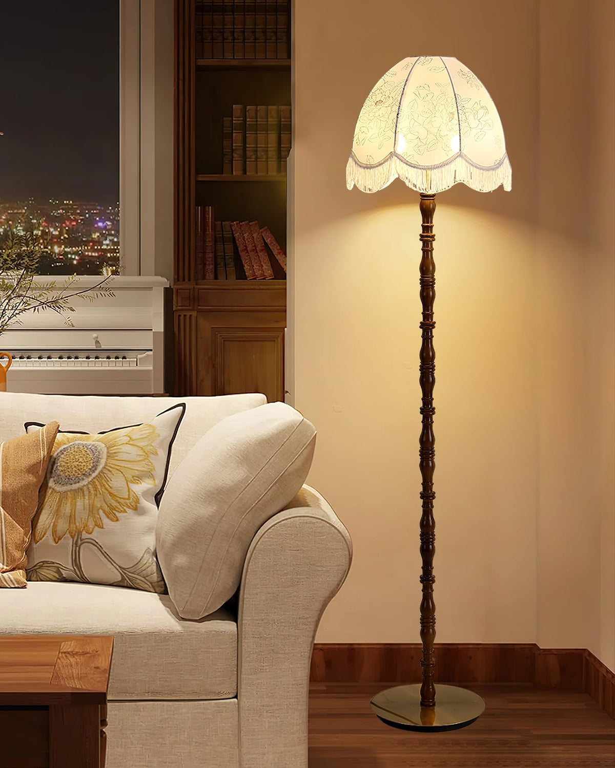 Fioeette lampadar cu abajur textil