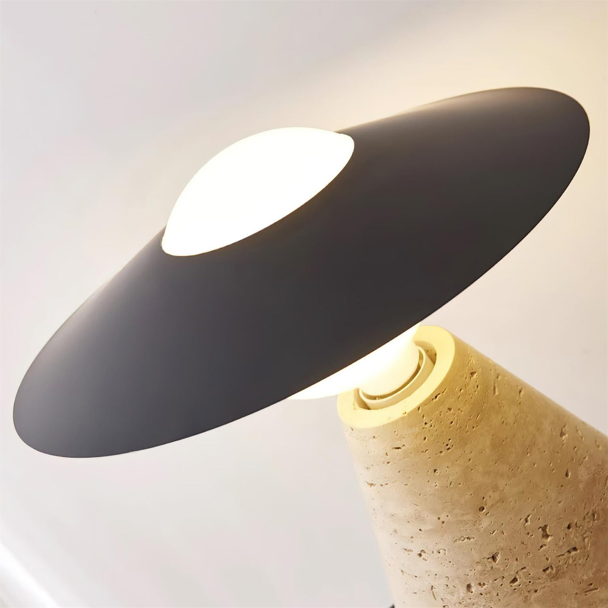 Elaalise lampă de masă