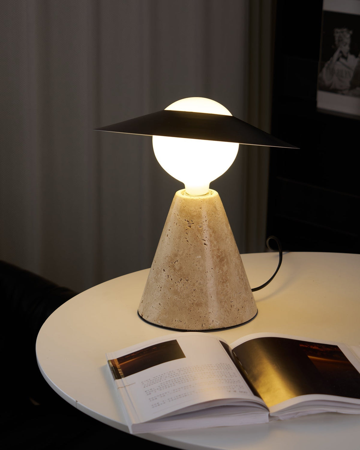 Elaalise lampă de masă