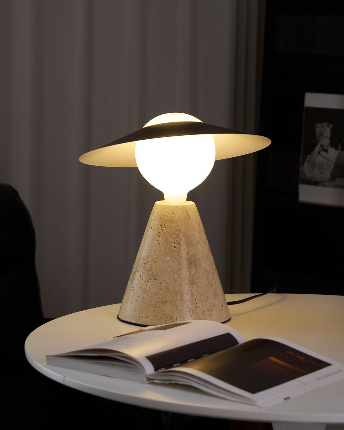 Elaalise lampă de masă