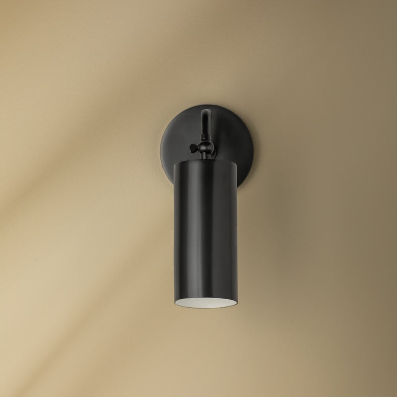 Vatnuvyu aplică de perete modernă, minimalistă din metal cu abajur textil