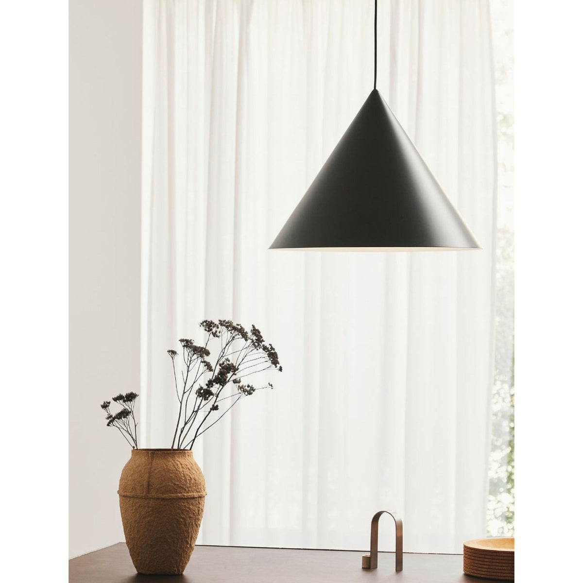 Caeluvyu lampă suspendată din metal, modernă, minimalistă, închisă