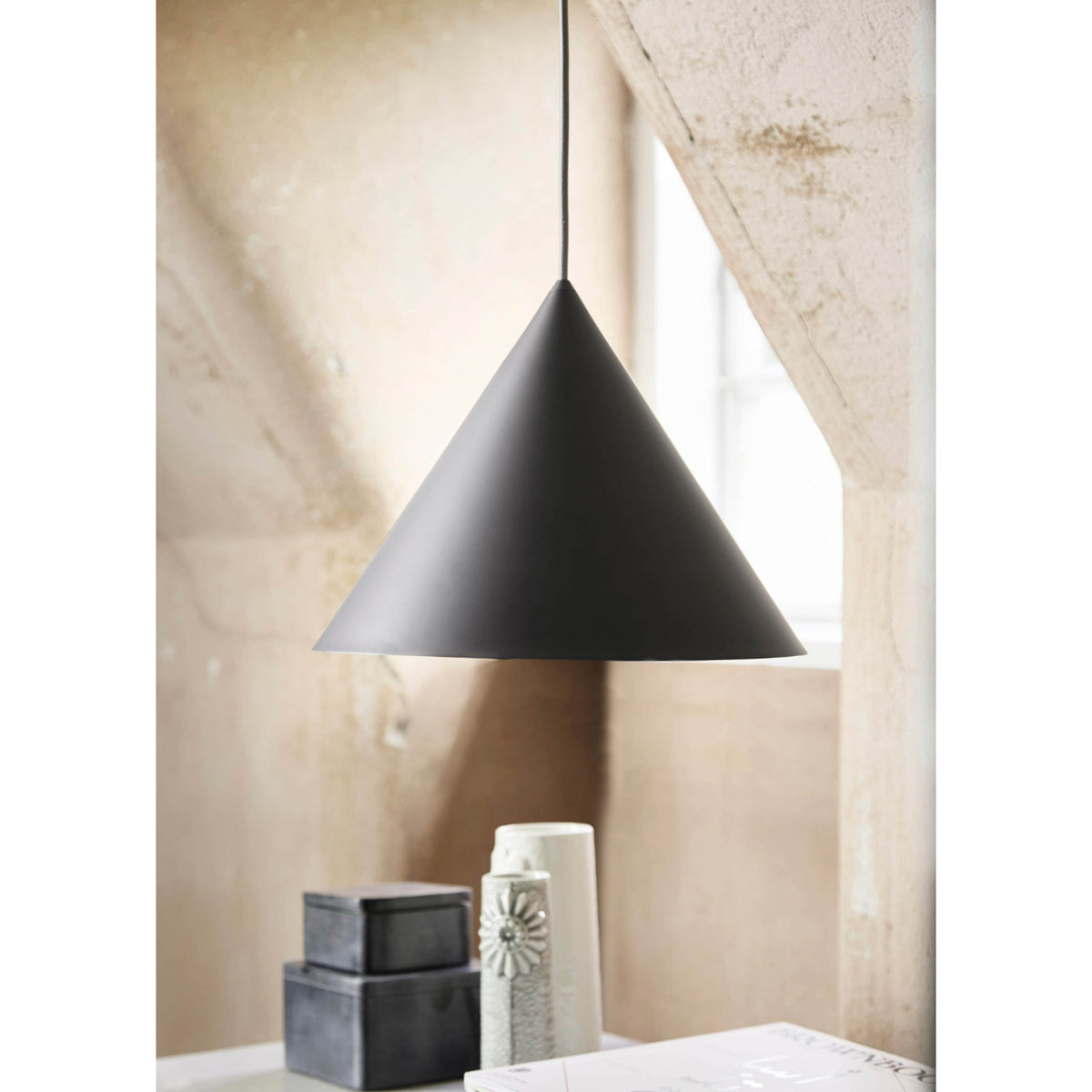 Caeluvyu lampă suspendată din metal, modernă, minimalistă, închisă