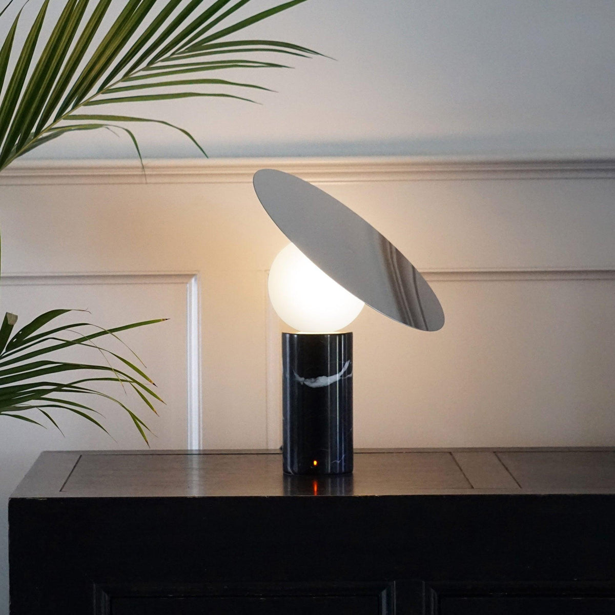 Dila lampă de masă minimalistă din marmură