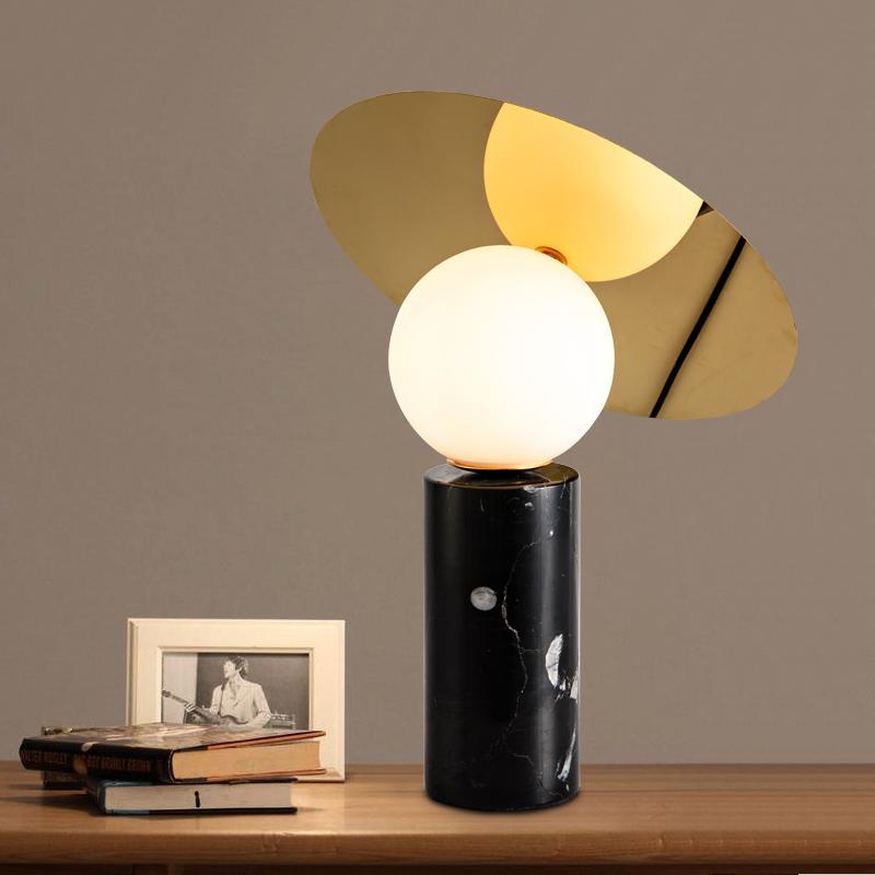 Dila lampă de masă minimalistă din marmură