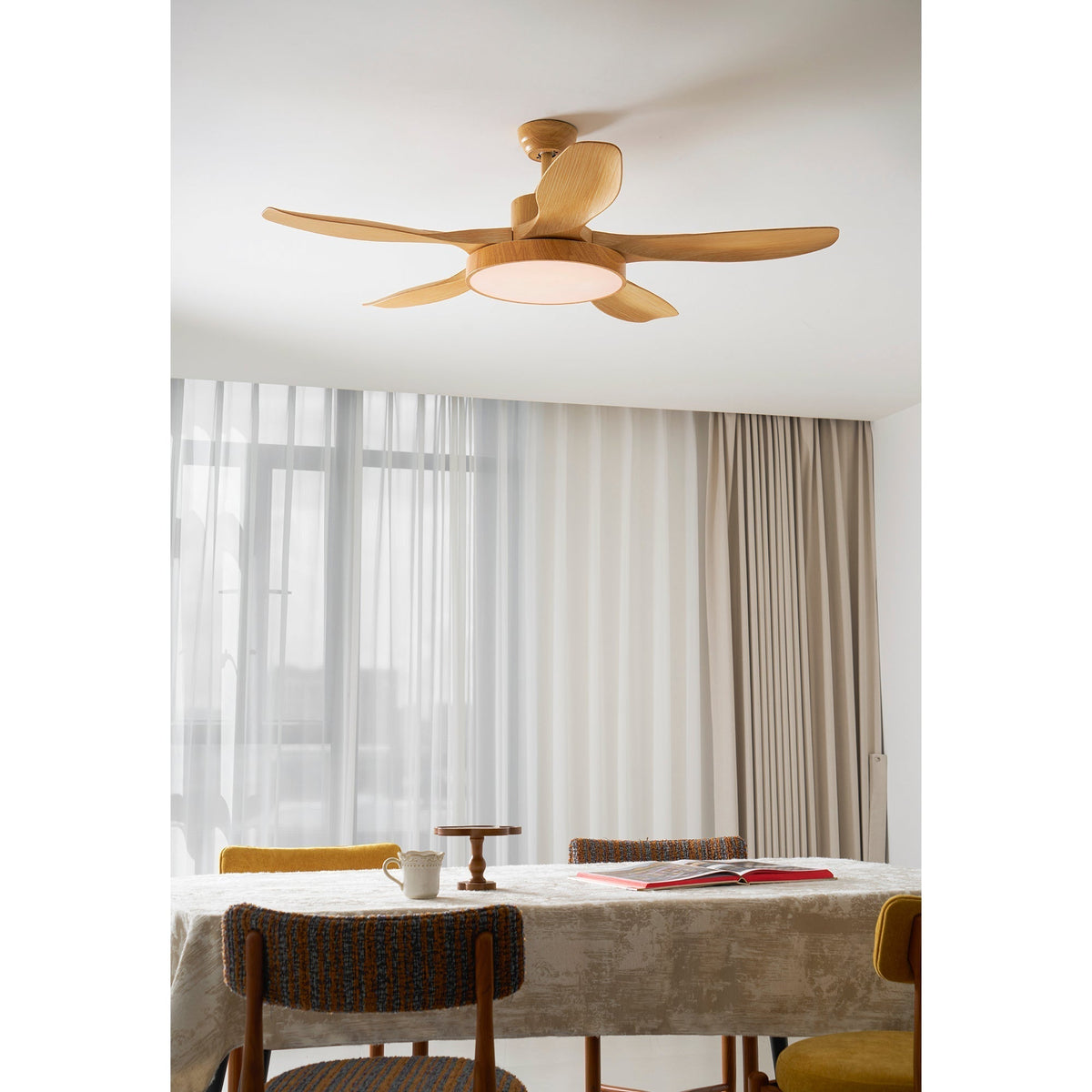 Teriinena ventilator de tavan cu lumină