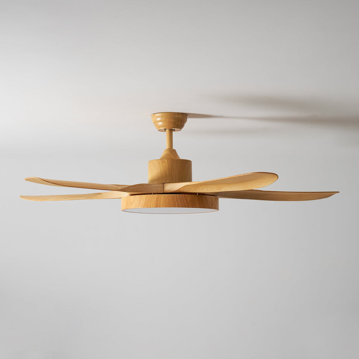 Teriinena ventilator de tavan cu lumină